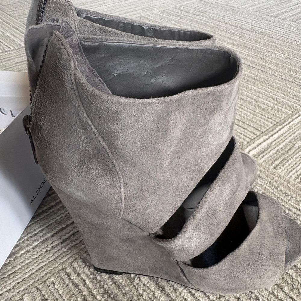 Aldo women’s size 8 wedge shoes